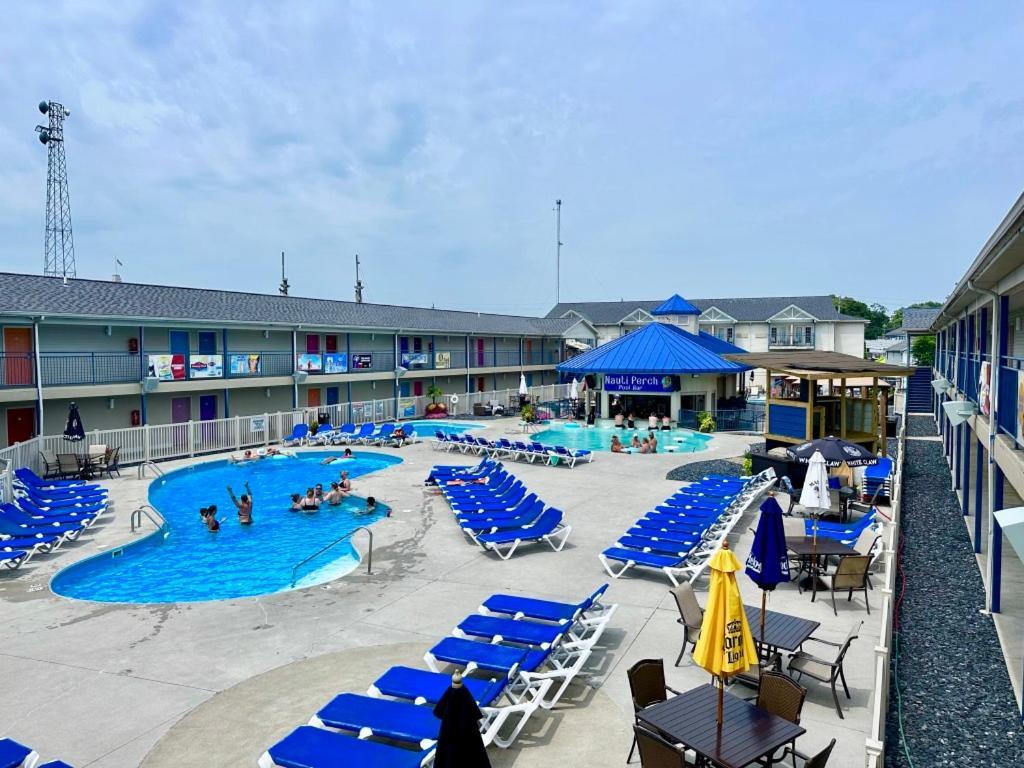 Islander Hotel 2*